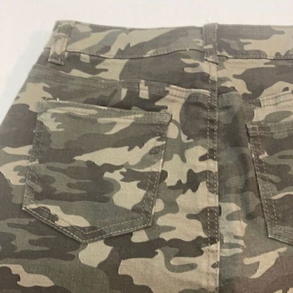Vanilla Star women’s/juniors camouflage denim, distressed skirt size 3 - Picture 7 of 8